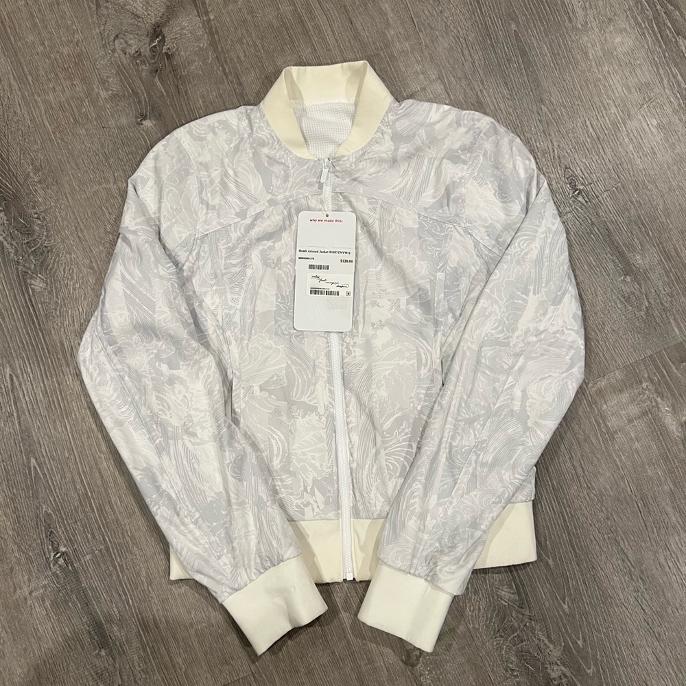 Lululemon bomb around jacket size small